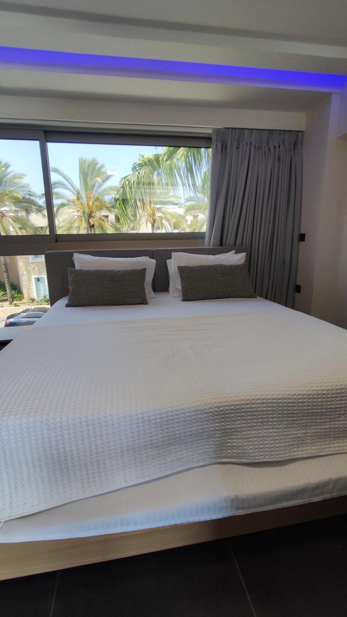 Summertime Signature Suites Agia Marina Exterior foto